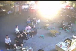 Saluran Bertegangan Tinggi Disentuh, Picu Ledakan dan Bakar Warga Sekitar