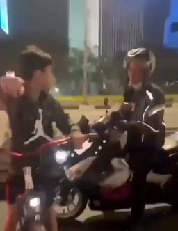 Marah karena Dihalangi saat Melintas di Jalur Sepeda, Pengemudi Ojol Berkelahi dengan Bocah