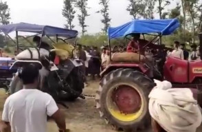 Lomba Tarik Traktor sambil Taruhan, 1 Pengendara Tewas Tertindih Traktornya Sendiri