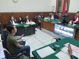 Di Diskotik 360 Cari Ineks, Riski Eka dan Vita Alfianty Diadili