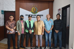 Tim Tabur Kejaksaan Agung RI dan Kejati Jatim Eksekusi Firman Ageng, Terpidana Kasus Penipuan