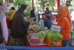 Gerakan Pangan Murah di Kecamatan Sukolilo Surabaya, Warga Borong Bahan Pokok