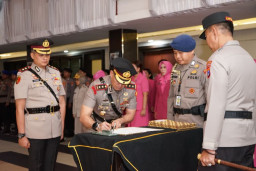 Serah Terima Pimpinan Polres Kotabaru Berlangsung di Aula Bhayangkari Mathilda Batlayari Polda Kalsel
