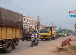 Kemacetan di Ruas Jalan Lintas Palembang-Betung Semakin Parah