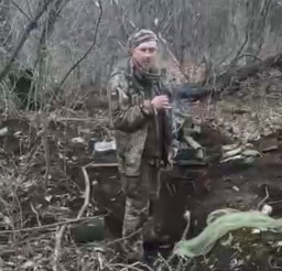 Dieksekusi Tentara Rusia dan Diviralkan, Prajurit Ukraina Di-Patung-kan