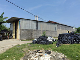 Satpol PP Jombang Bakal Panggil Pemilik Produksi Helm di Sebani, Terancam Dikenakan Sanksi