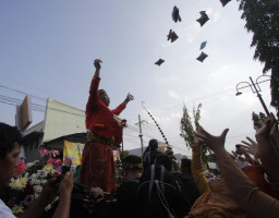 Kirab Pusaka Grebeg Suro Ponorogo, Bupati Giri Diserbu Ribuan Warga