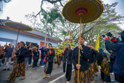 Kirab 8 Buceng Porak Keliling Ngebel, Bupati Ponorogo: Bagikan Spirit Positif
