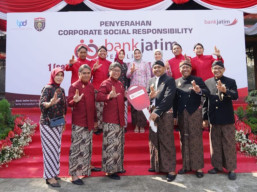 HUT Ngawi Ke-666, Bank Jatim Beri Mobil Pemadam Kebakaran