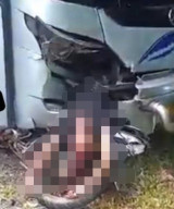 Pengendara Motor Tewas di Lokasi usai Tersangkut di Bus PT Rapi di Muaro Jambi