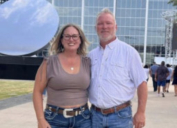 Liburan di Pantai, Pasutri Digigit Hiu