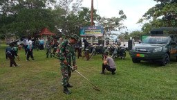 Kodim 1022/Tanah Bumbu Bersihkan Taman Makam Pahlawan