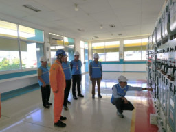 PLN UIT JBM Rutin Cek Kesiapan Peralatan Optimal Demi Pastikan Suplai Kelistrikan Aman