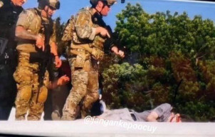 Usai Ditembak, Trump Masih Sempat Mencari Sepatunya