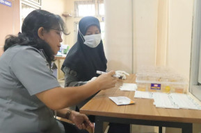 Kalapas Kelas I Cipinang Beri Penghargaan untuk Pegawai Berprestasi 