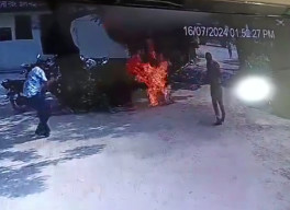 Sengketa Lahan, Anak Bakar Ibu Kandung di Depan Kantor Polisi