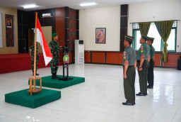 Komandan Kodim 1022/Tanah Bumbu Pimpin Upacara Gelar Korp Raport Purna Tugas Personil