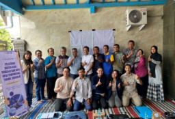 Dosen Prodi S1 Ekonomi Unesa Beri Pelatihan Pengelolaan Data Desa