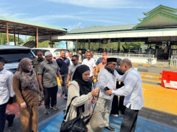 Berbalut Haru, Warga Pidie Lepaskan Wahyudi Adisiswanto Purna Tugas Sebagai Pj Bupati Pidie