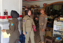 Buru Rokok Ilegal, Satpol-PP Ponorogo Rutin Razia Pasar Tradisional