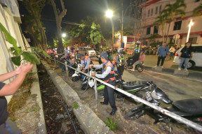 Amankan Tiga Jukir Liar, Dishub Surabaya Sosialisasikan Penggembokan Kendaraan di Kota Lama