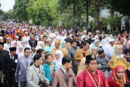 Pesta Kebun Isbat Nikah Massal di Balai Kota Surabaya: Meriahkan Pernikahan 330 Pasangan