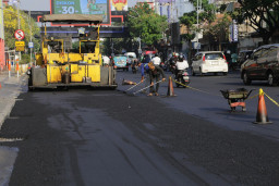 Pemkot Surabaya Lakukan Pengaspalan di Pusat Kota Mulai Juli Hingga Agustus 2024