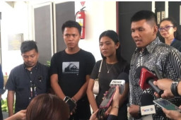 Keluarga Wartawan yang Tewas Dibunuh Dalam Rumah yang Terbakar, Laporkan Anggota TNI