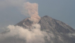 Semeru Erupsi lagi,  Letusannya hingga Setinggi 800 Meter