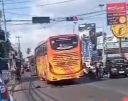 Menyeberang Jalan, Seorang Ibu Tewas Dilindas Bus