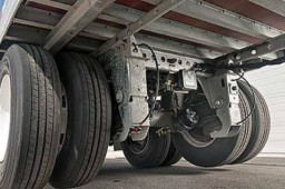 Sekeluarga Naik Motor Kecelakaan lalu Dilindas Truk