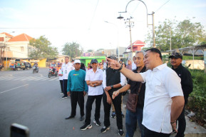 Wali Kota Eri Sidak Pelebaran Jalan di Simpang Lima Keputih, Sudah Tak Macet Setelah 15 Tahun