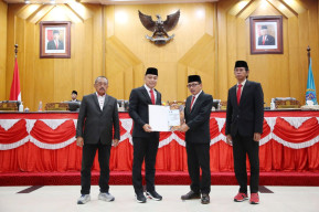 Wali Kota Tanggapan Fraksi Terkait R-APBD 2025, Penyelesaian Banjir Hingga Pengentasan Kemiskinan