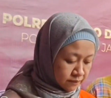 Pemilik Penitipan Anak yang Siksa Anak, Dicokok Polisi di Rumahnya