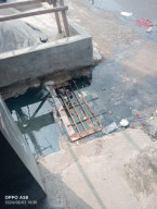 Warga Keluhkan Saluran Air Tersumbat di Desa Kertasana, Bojonegara