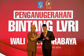 Wali Kota Eri Cahyadi Terima Penghargaan Tertinggi Bintang LVRI dari Legiun Veteran RI