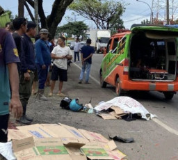 Tabrakan dengan Mobil, Dua Orang yang Berboncengan Motor Tewas