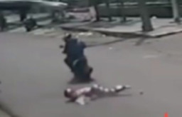 Pertahankan Barangnya, Wanita Muda Terseret Motor Jambret