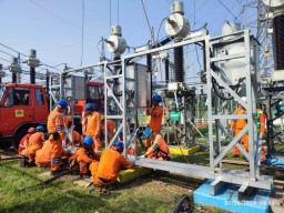 PLN UIT JBM Pastikan Suplai Listrik Madura Aman dengan Ganti PMT 150kv GI Bangkalan