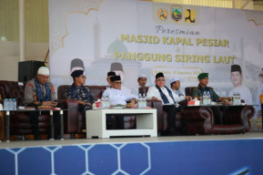 Bupati Kotabaru Resmikan Mesjid Kapal Pesiar Syaidina Ja'far dan Panggung Apung Menjulang