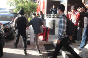 Kado Pahit HUT RI ke-79, Kantor Pemprov Jatim Digeledah KPK