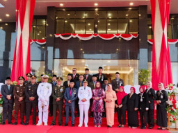 Wabup Pimpin Upacara Penurunan Bendera Merah Putih HUT RI ke-