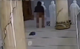 Viral, Pria Lecehkan Wanita Sedang Sholat di Masjid