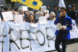 Ratusan Mahasiswa di Madiun Gelar Aksi Tolak RUU Pilkada
