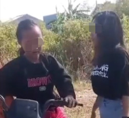 Pelaku Bullying  Minta Maaf, Cium Kaki Korban
