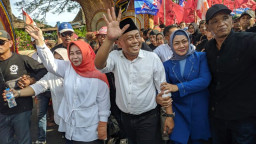 Berjalan Kaki, Ribuan Warga Antar Sugiri-Lisdyarita Daftar ke KPU Ponorogo