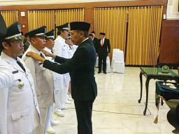 Tingkatkan Kinerja di Lingkungan Pemkot Malang, Pj Wali Kota Lantik Pejabat Pengawas dan Administrator