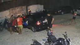 Sepasang Kekasih Dalam Mobil, Diberondong Tembakan oleh Sekelompok Pria