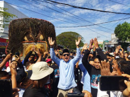 Hari Kedua Pendaftaran, Duet Ipong-Luhur Ikut Daftar ke KPU Ponorogo