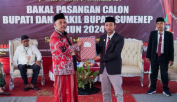 Ribuan Warga Iringi Pendaftaran Fauzi - Kiai Imam ke KPU Sumenep